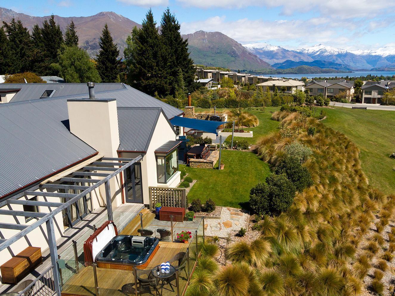 Alpine Peaks Apartment Wanaka Exterior photo