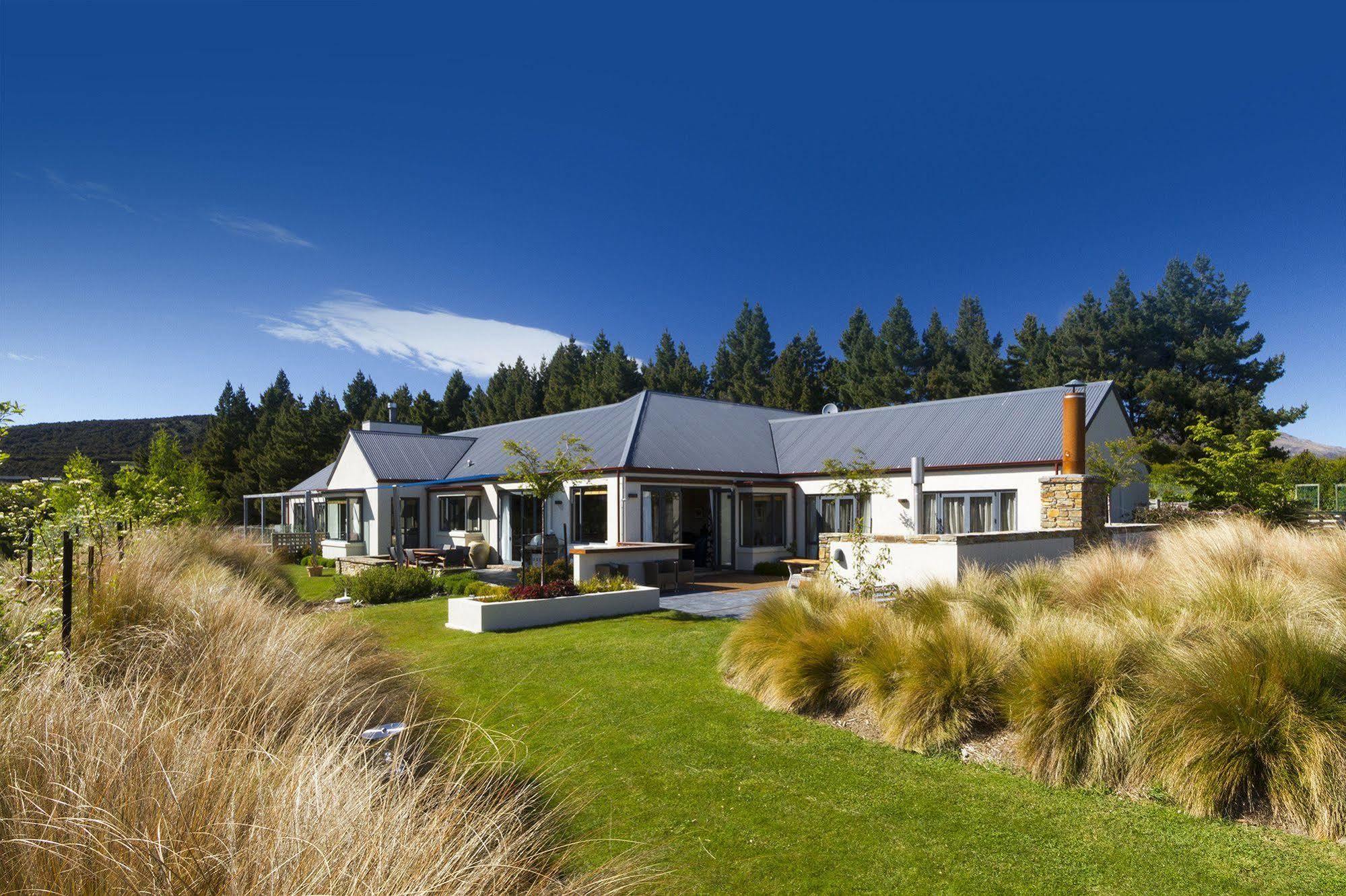 Alpine Peaks Apartment Wanaka Exterior photo